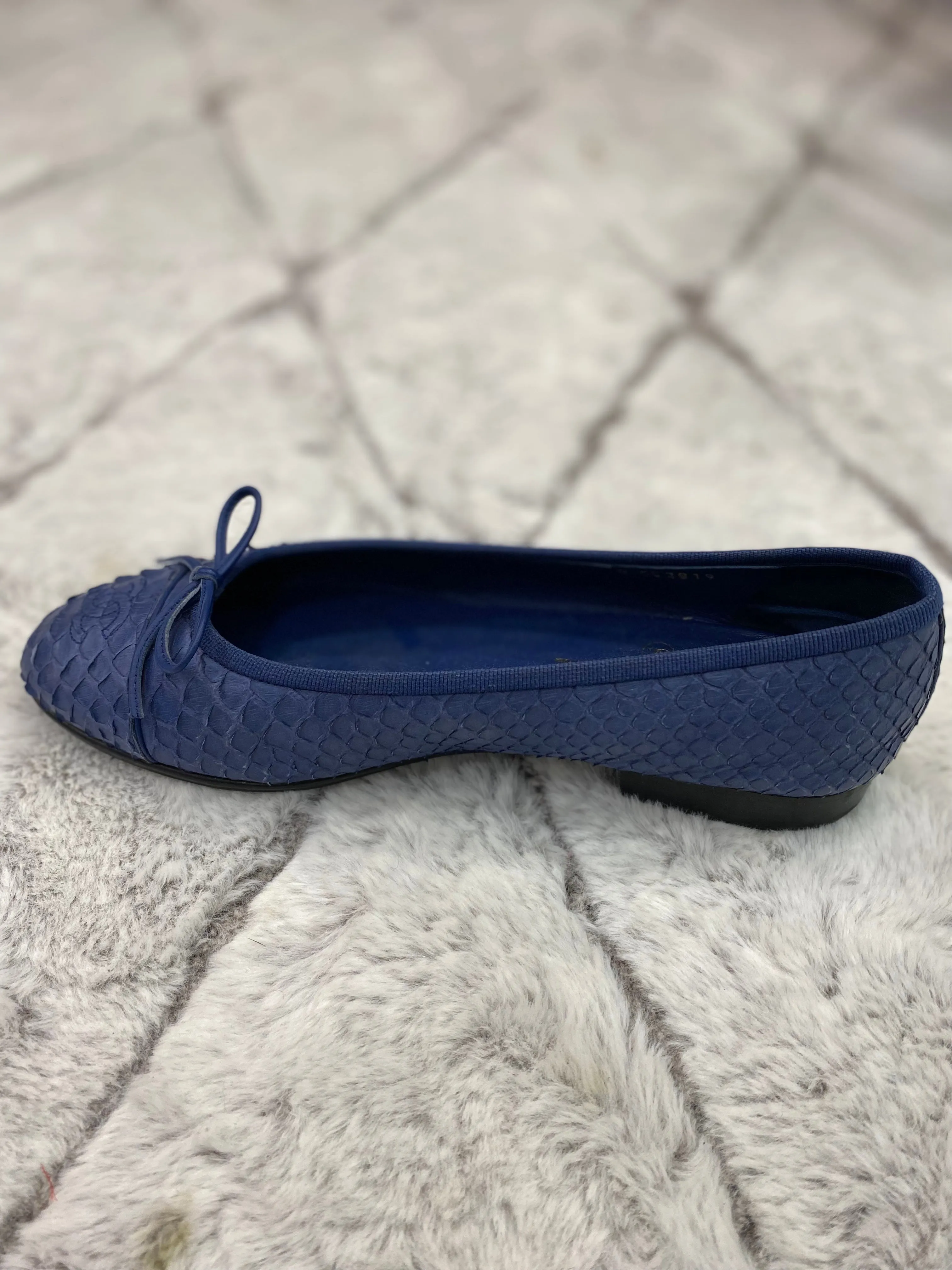 CHANEL CC LEATHER FLAT SHOES