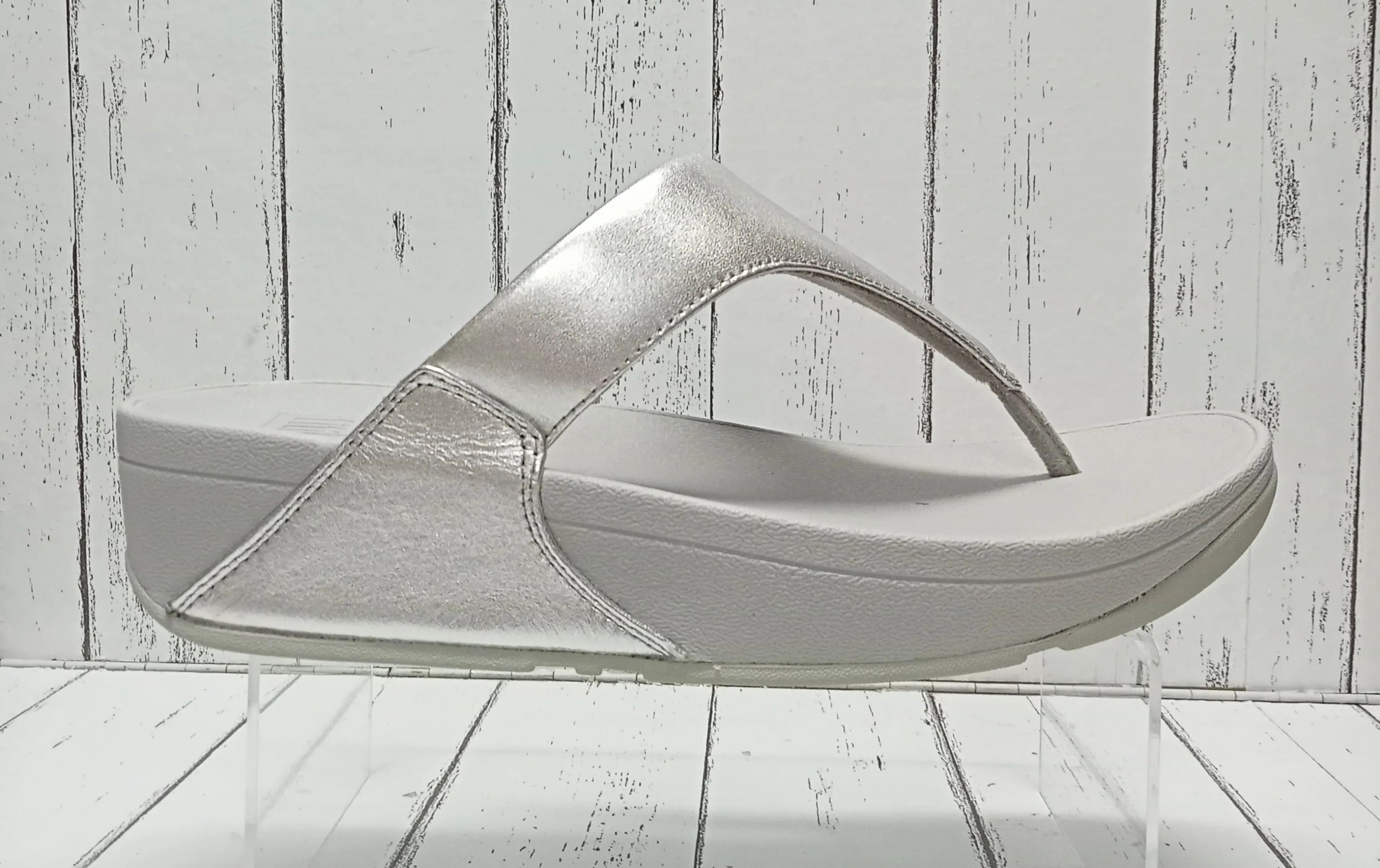 FitFlop - LULU - 188-011 - WEDGE TOE POST MULE - Silver