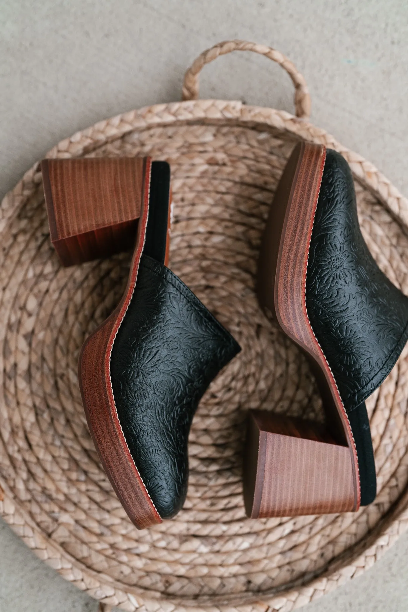 Ivaria Platform Clog
